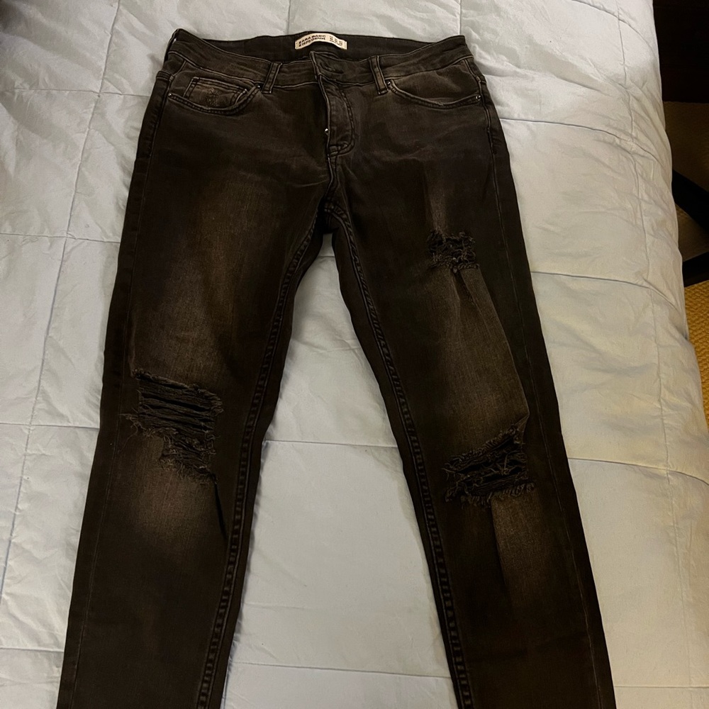 Zara skinny jeans, ripped. Size 6